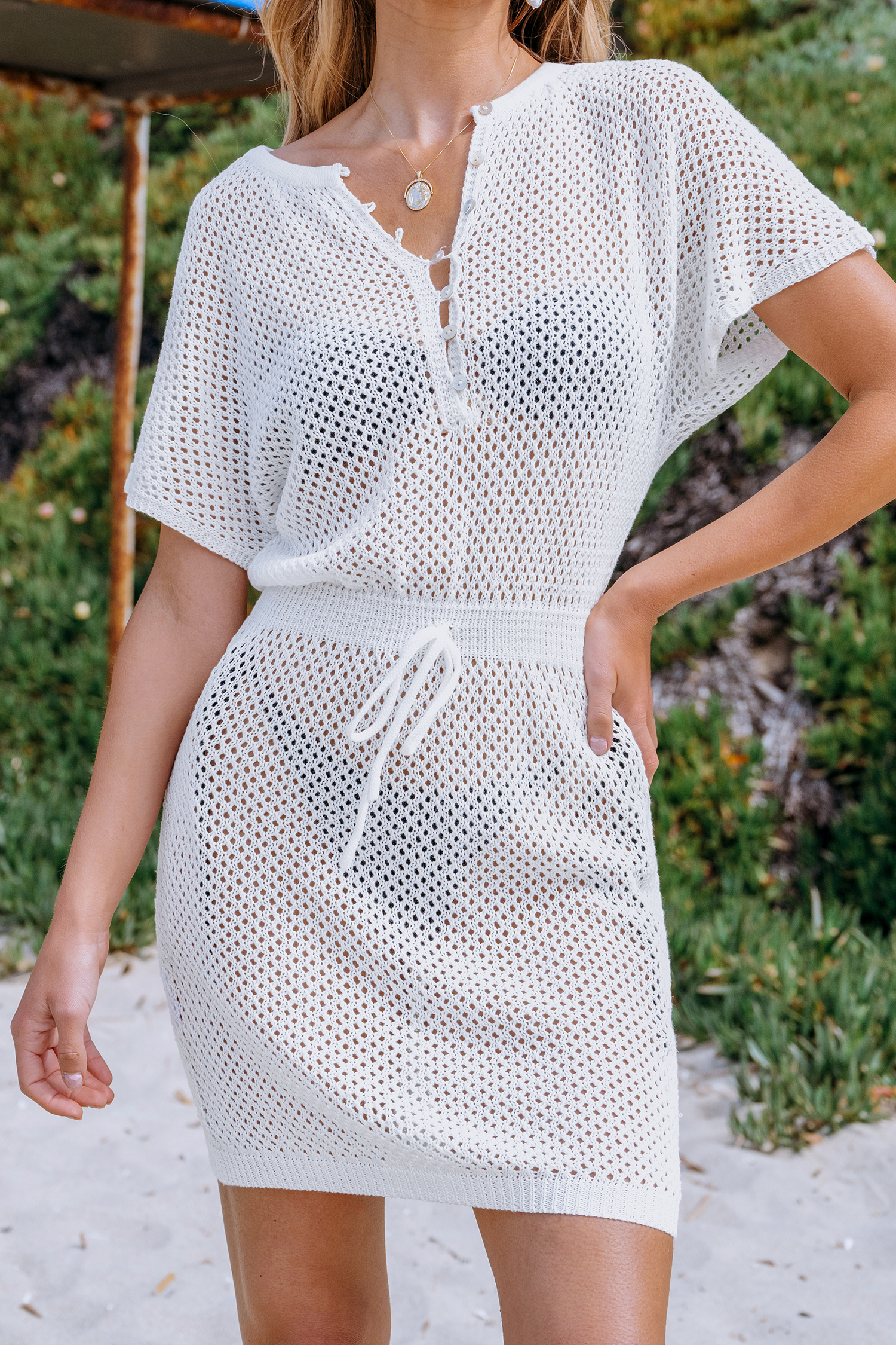Robe cover up à boutons sur le devant en tricot ouvert blanche
