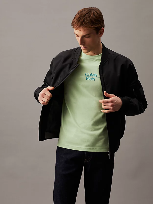 Camiseta com estampa gráfica linear