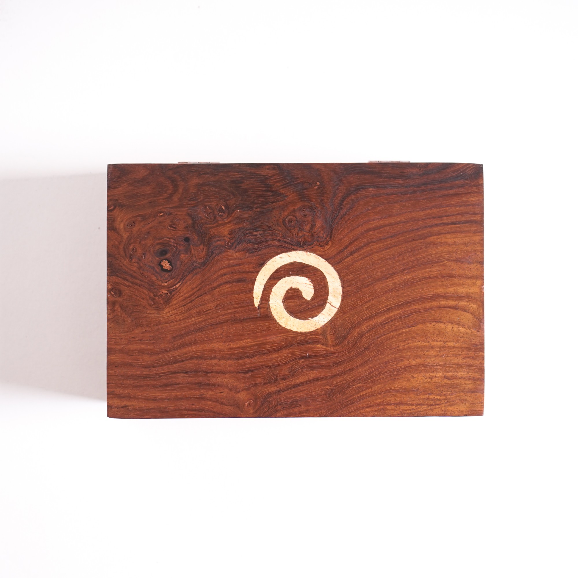 Holz-Schatulle mit Perlmuttintarsien, braun, B 15 cm, L 10 cm, H 6 cm von fischer's lagerhaus