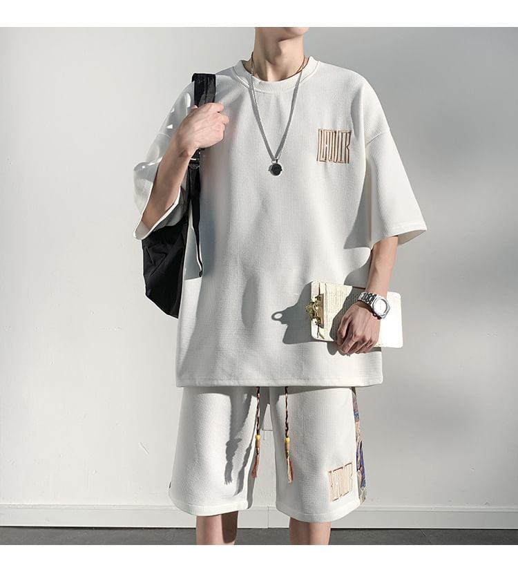 FORSETI - Set: T-shirt met korte mouwen, ronde hals en belettering + shorts met middelhoge taille