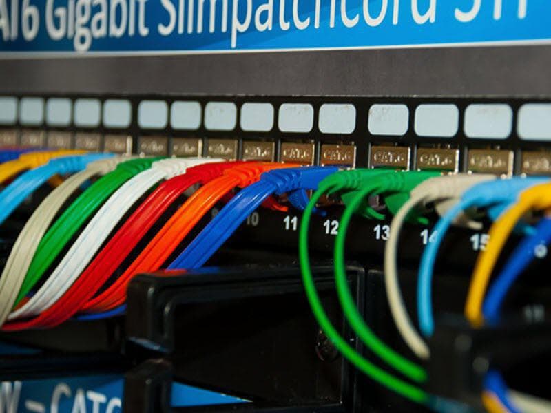 SLIM Slimpatchkabel RJ-45 - RJ-45, Cat 6, UTP, 1 m, Grün Lightpatchkabel rund, ungeschirmtes Twisted-Pair-Kabel (U/UTP) mit Klinkenschutz