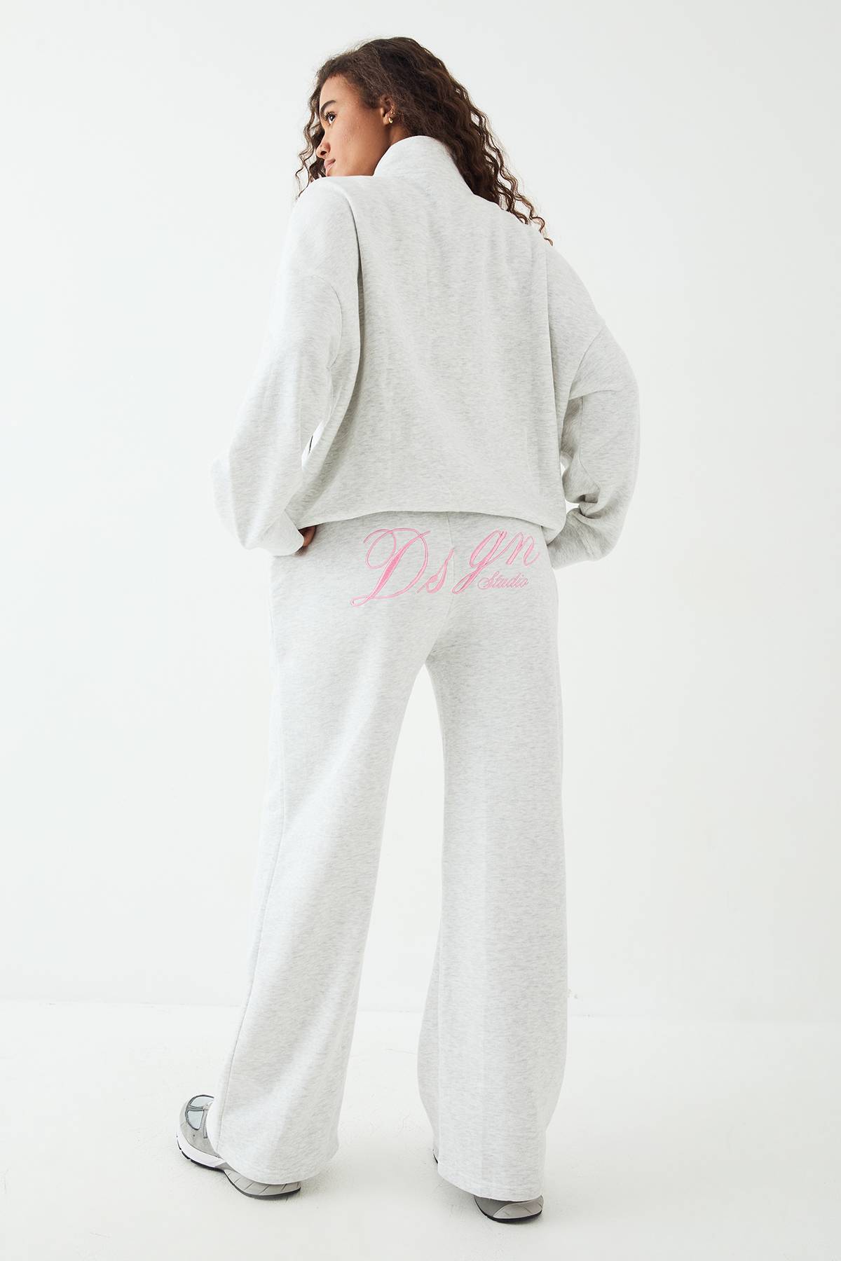 Ensemble de Jogging DSGN Studio Script Col Cheminée Jambe Droite