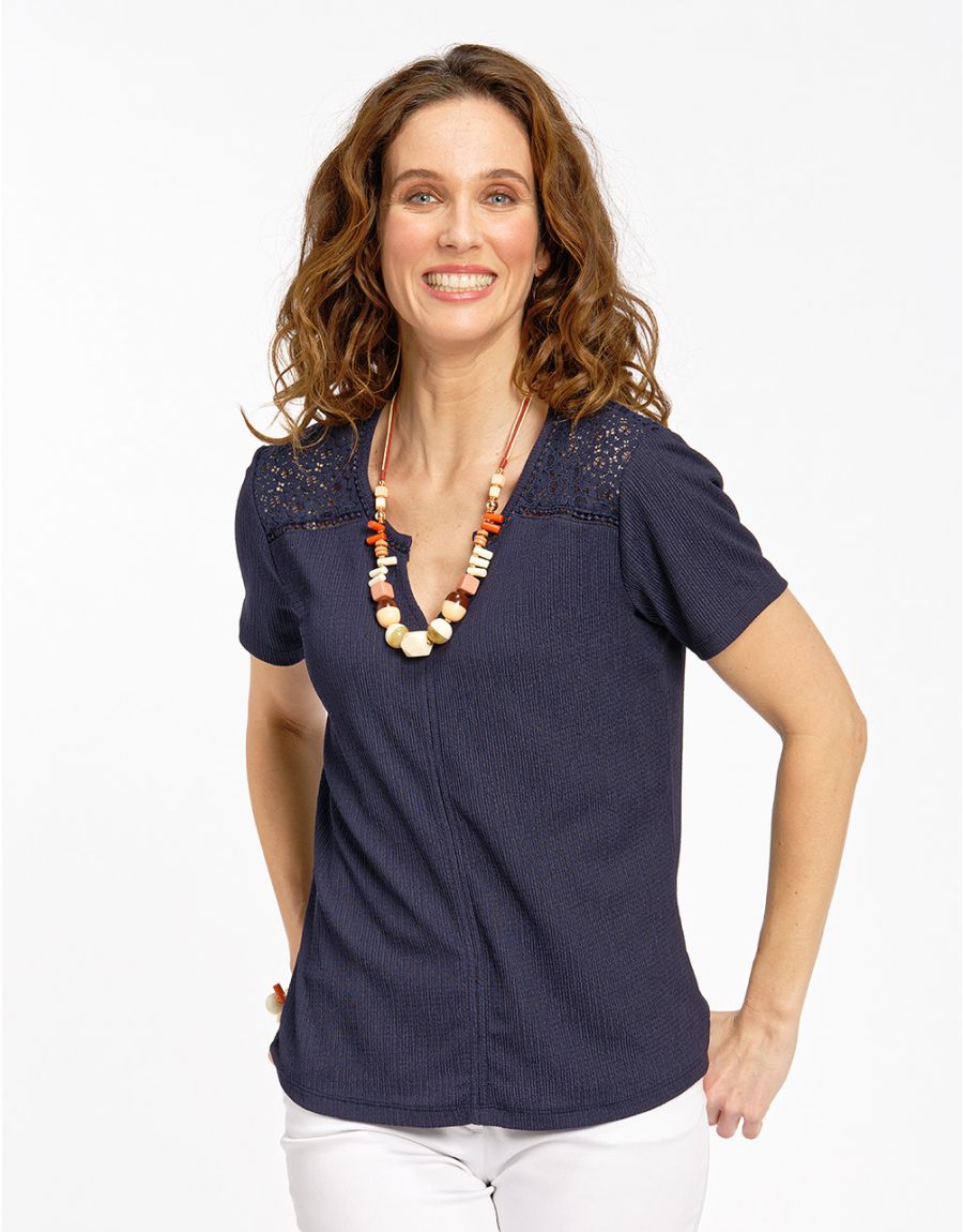 Blouse bleue à dentelle