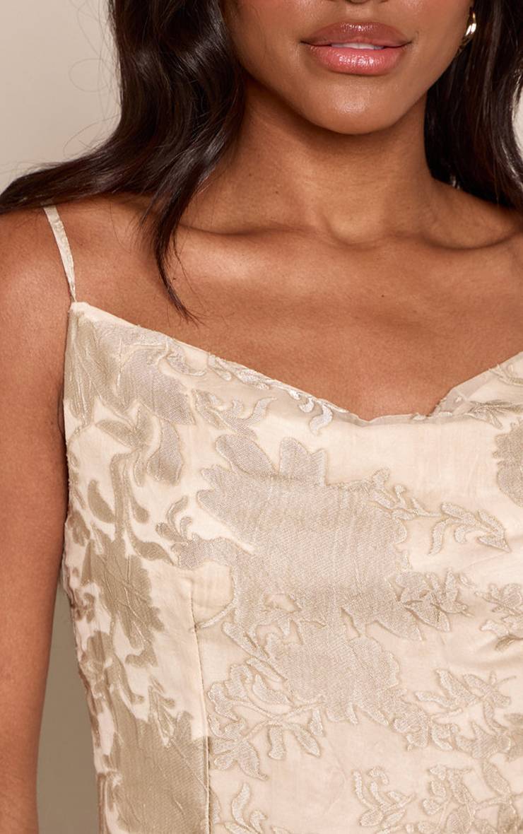 Taupe Robe Longue En Mousseline Florale Pierre À Dos Nu Avec Encolure Drapée