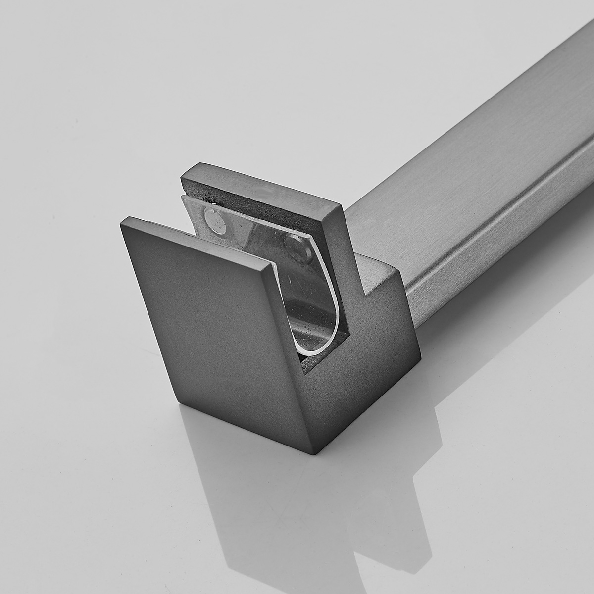 Saniclear Metric inloopdouche 120cm met handdoekhouder en rookglas verouderd ijzer - gunmetal