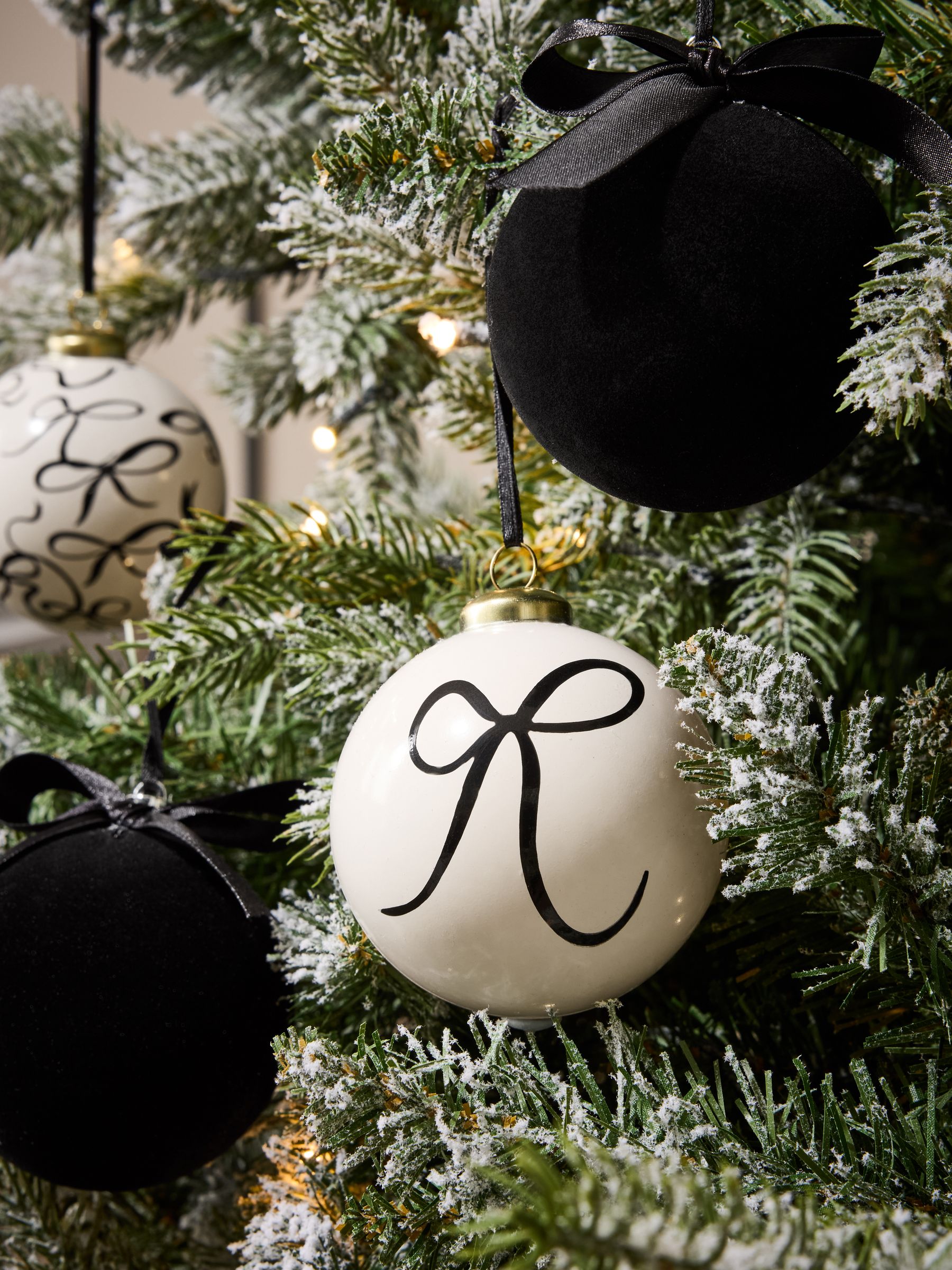 Set van 9 kerstballen met strik