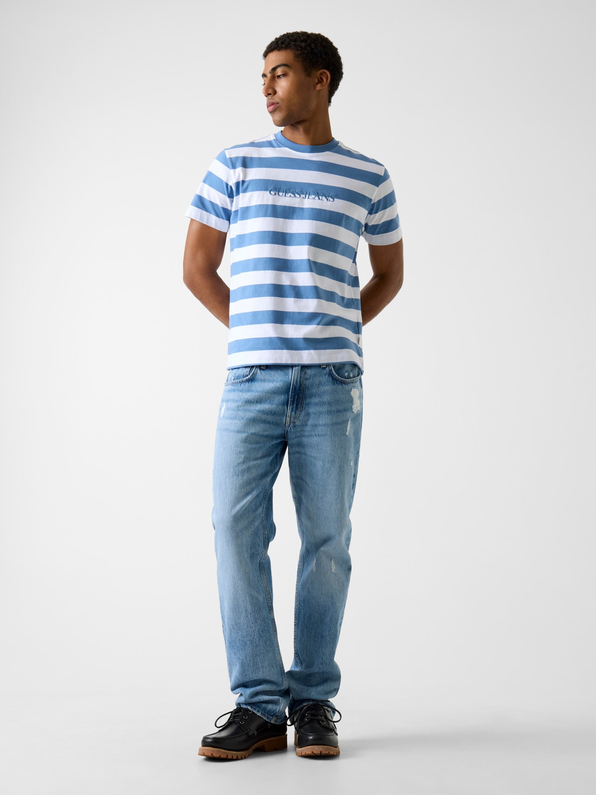 Camiseta com logo listrado