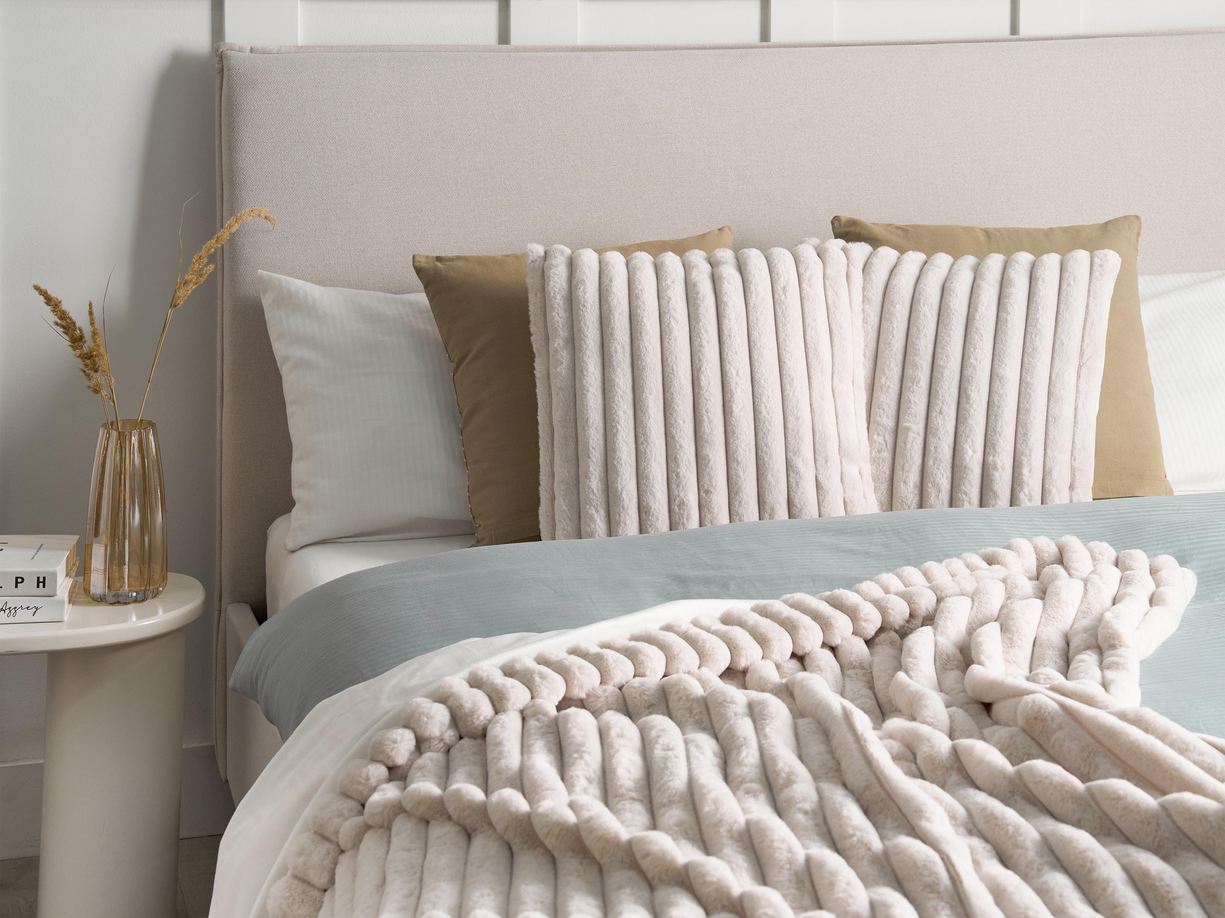 Set van 2 sierkussens RAKYA Nepbont 45 x 45 cm Lichtbeige gestreept