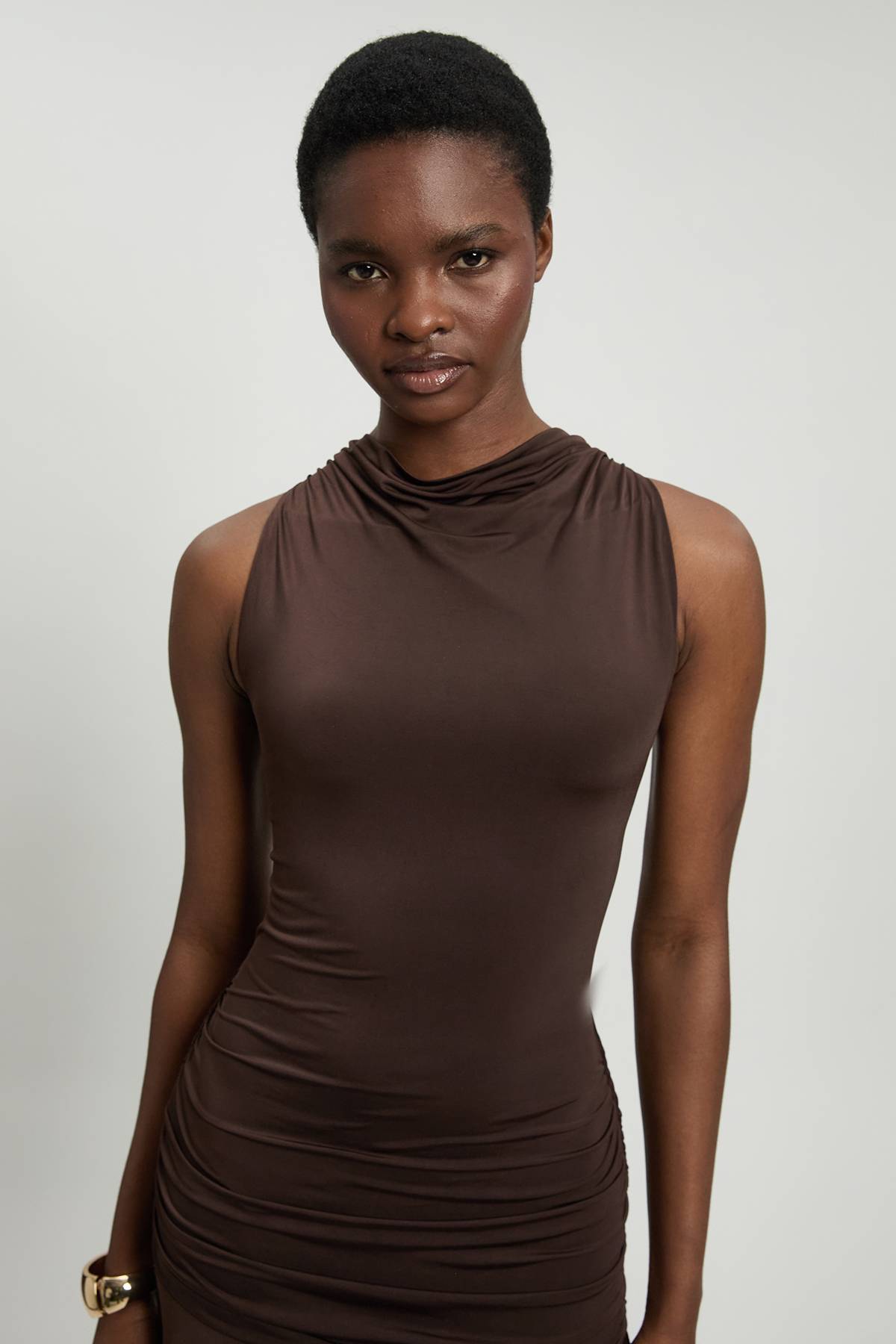 KarenMillen Robe Midi En Crêpe Fluide Stretch Avec Fronces Et Ourlet Mouchoir Asymétrique