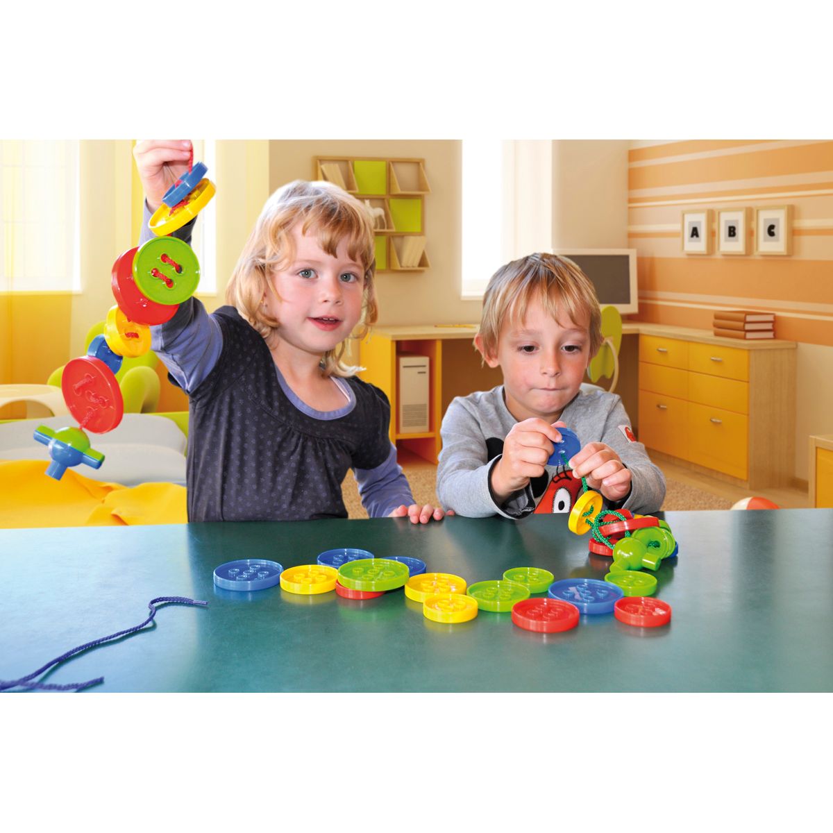 EDUPLAY Fädelknöpfe in Box