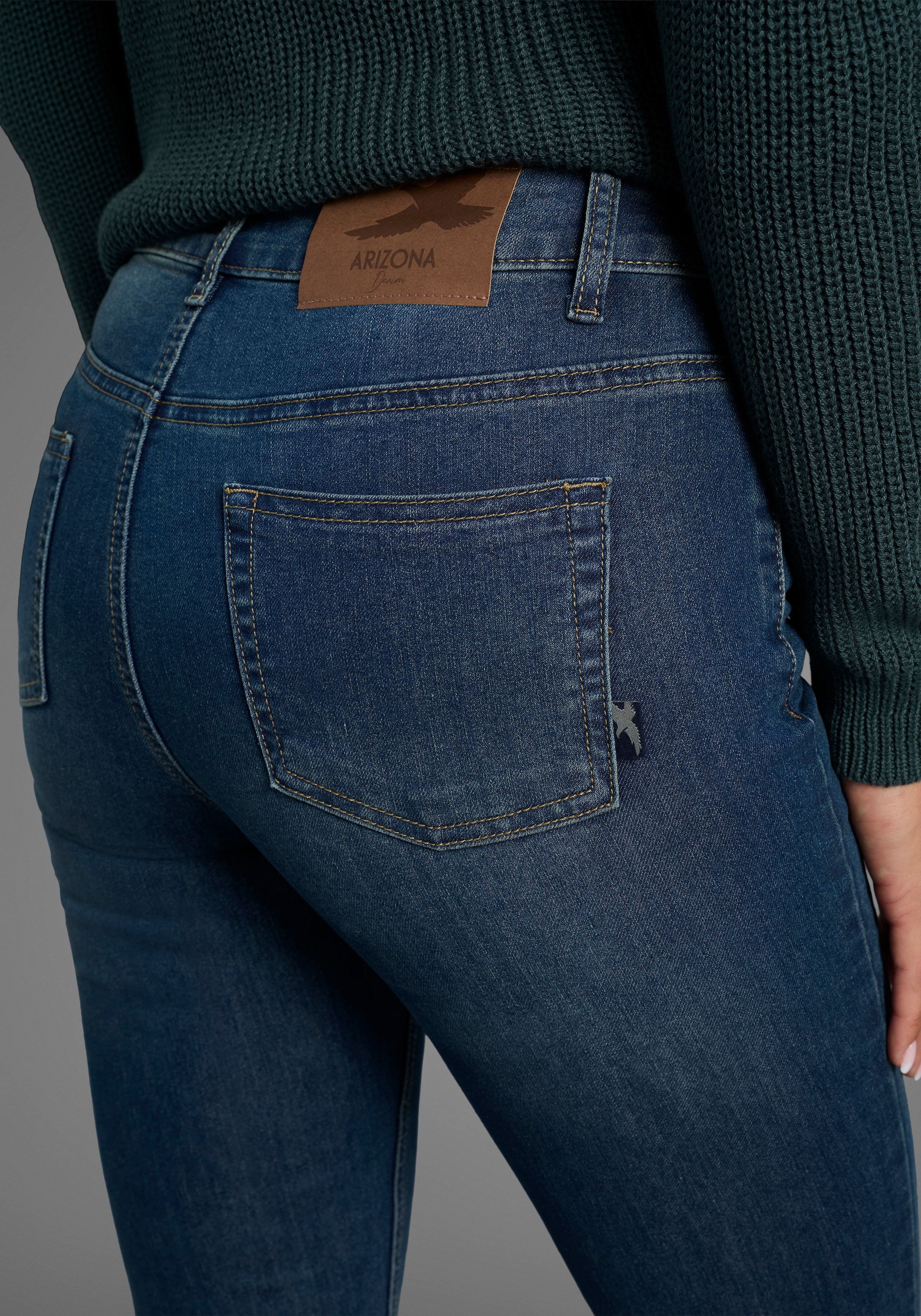 Arizona Bootcut-Jeans »Shaping«, elastische Passform,  Bootcut-Beinform,  Used-Waschung,  hohe Taille