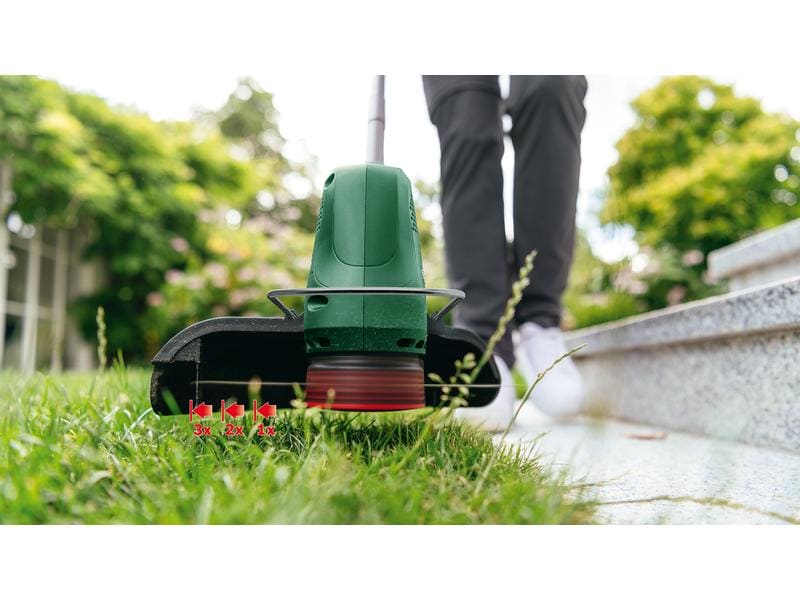 Bosch Akku-Rasentrimmer EasyGrassCut 18 V - 230 Set Rasentrimmer mit Akku und Ladegerät für natürliche und bequeme Gartenarbeit