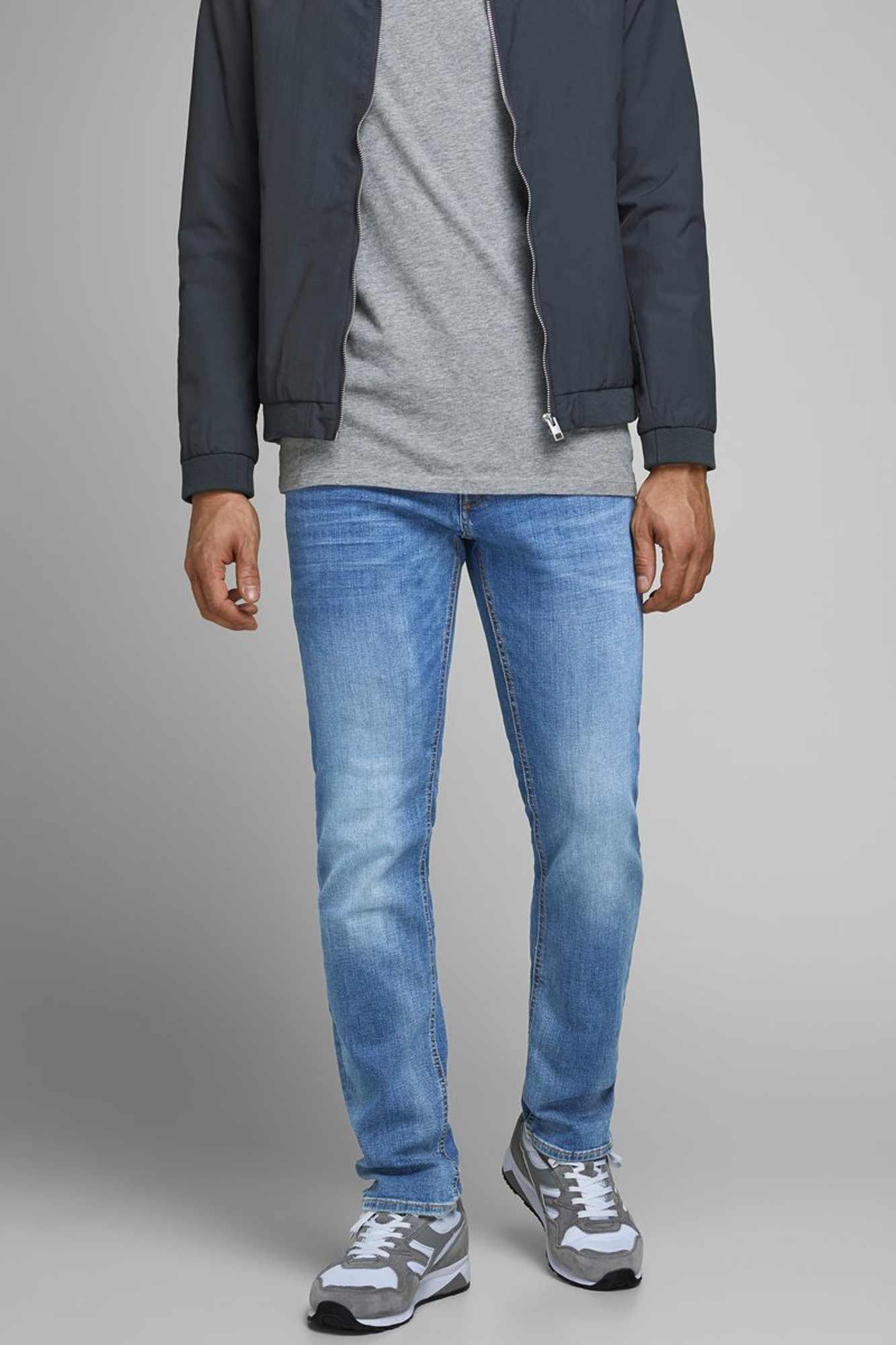 calça jeans de corte justo