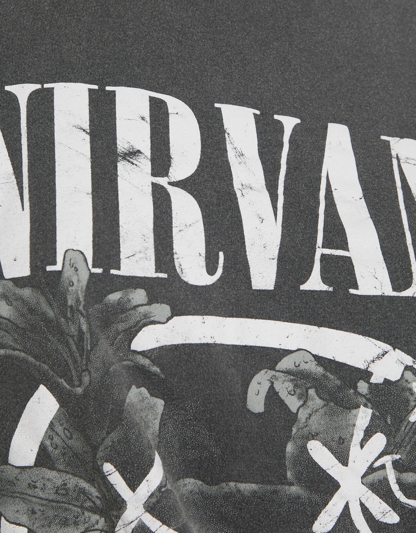 Camiseta Nirvana de manga curta e tamanho grande com estampa.