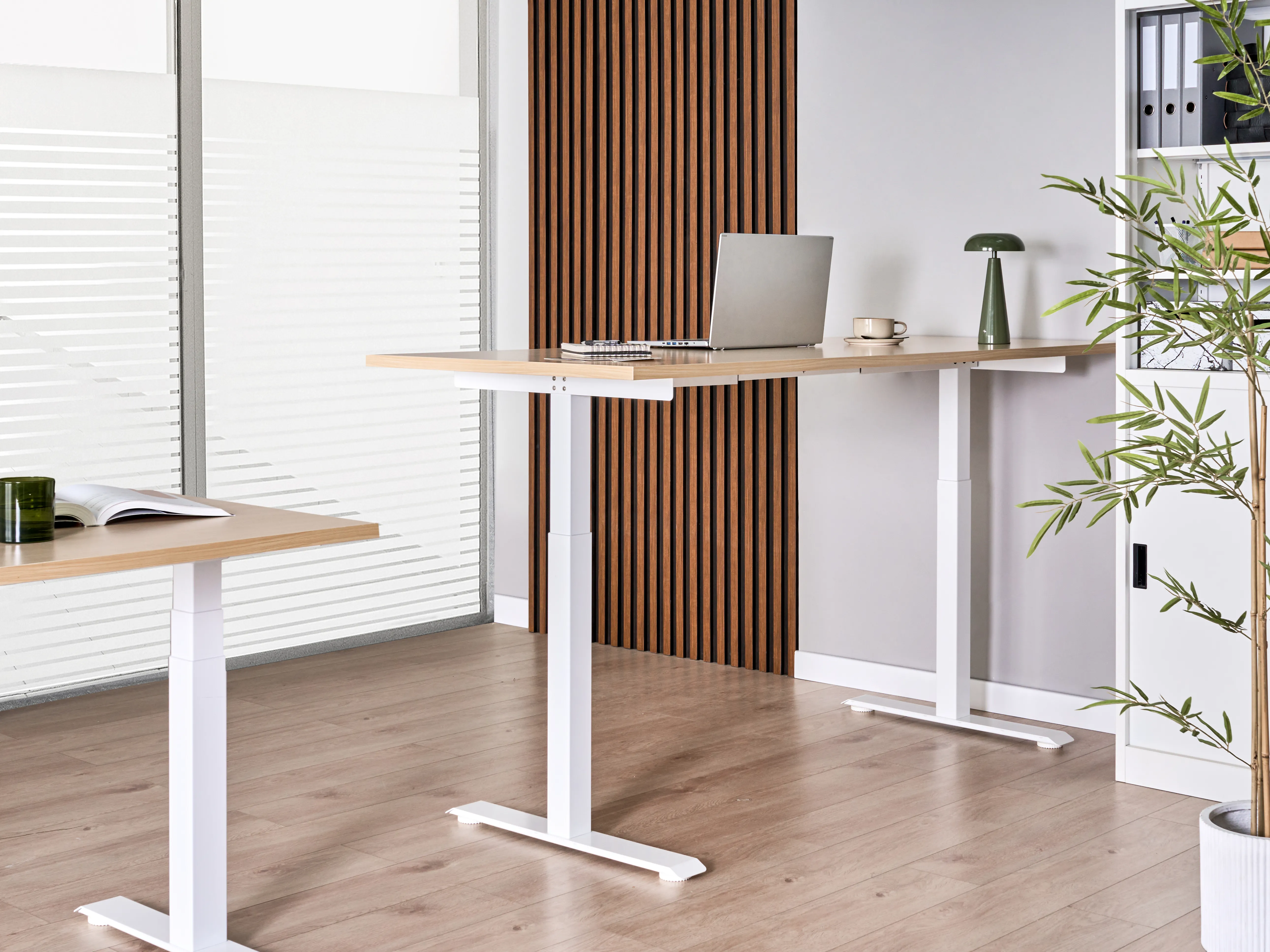 Elektrisch verstelbaar sta-bureau DESTINES Lichtbruin/wit 180 cm 72 cm