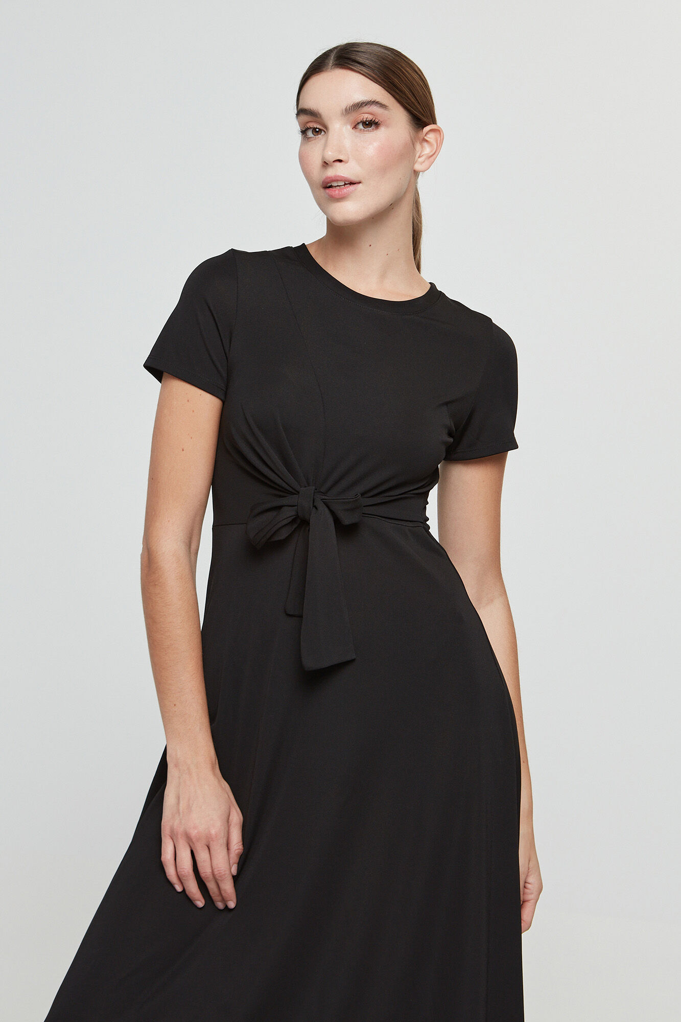Vestido de manga curta com nó frontal - Preto
