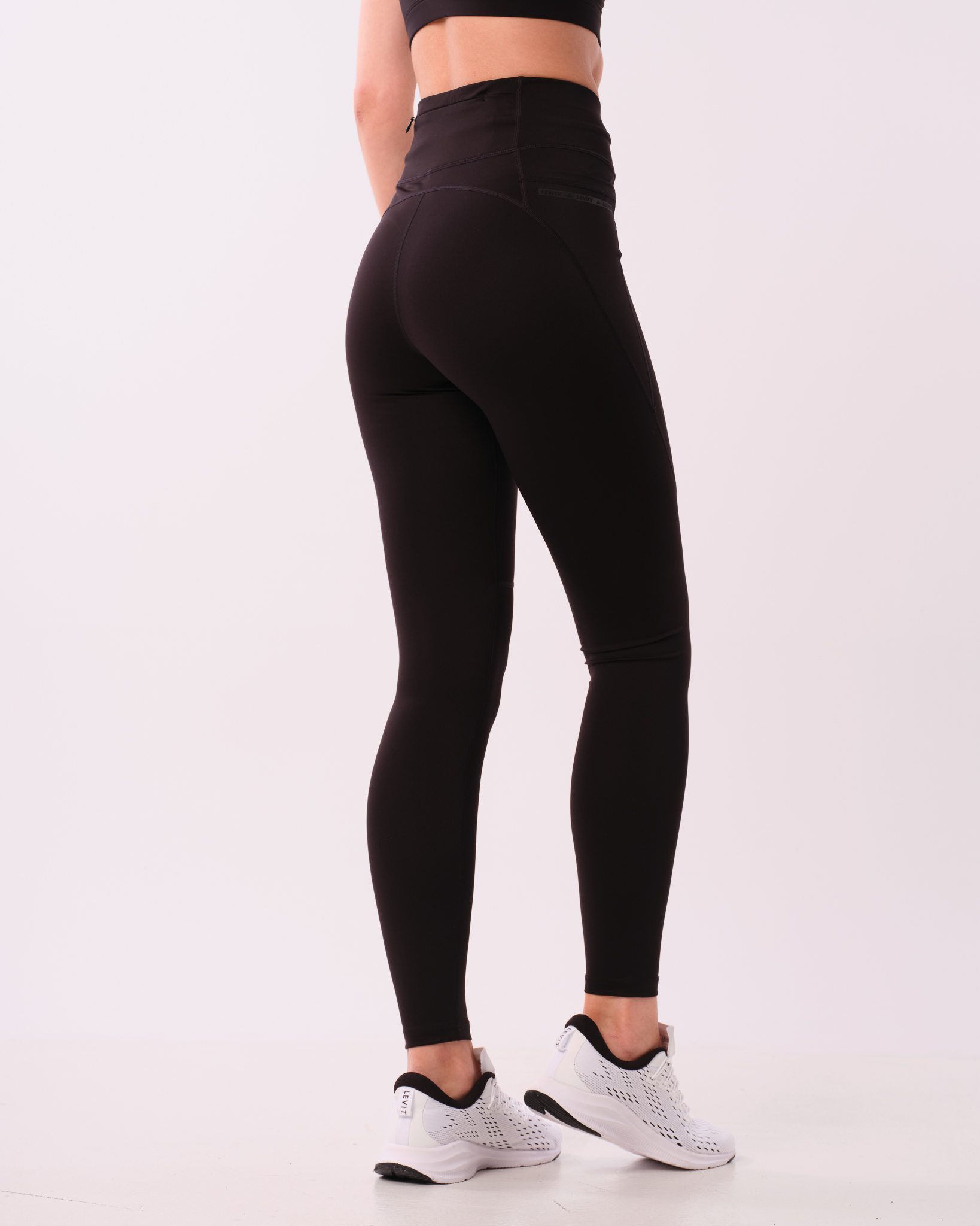 LEVITY Conquer Running Pocket Tights Black