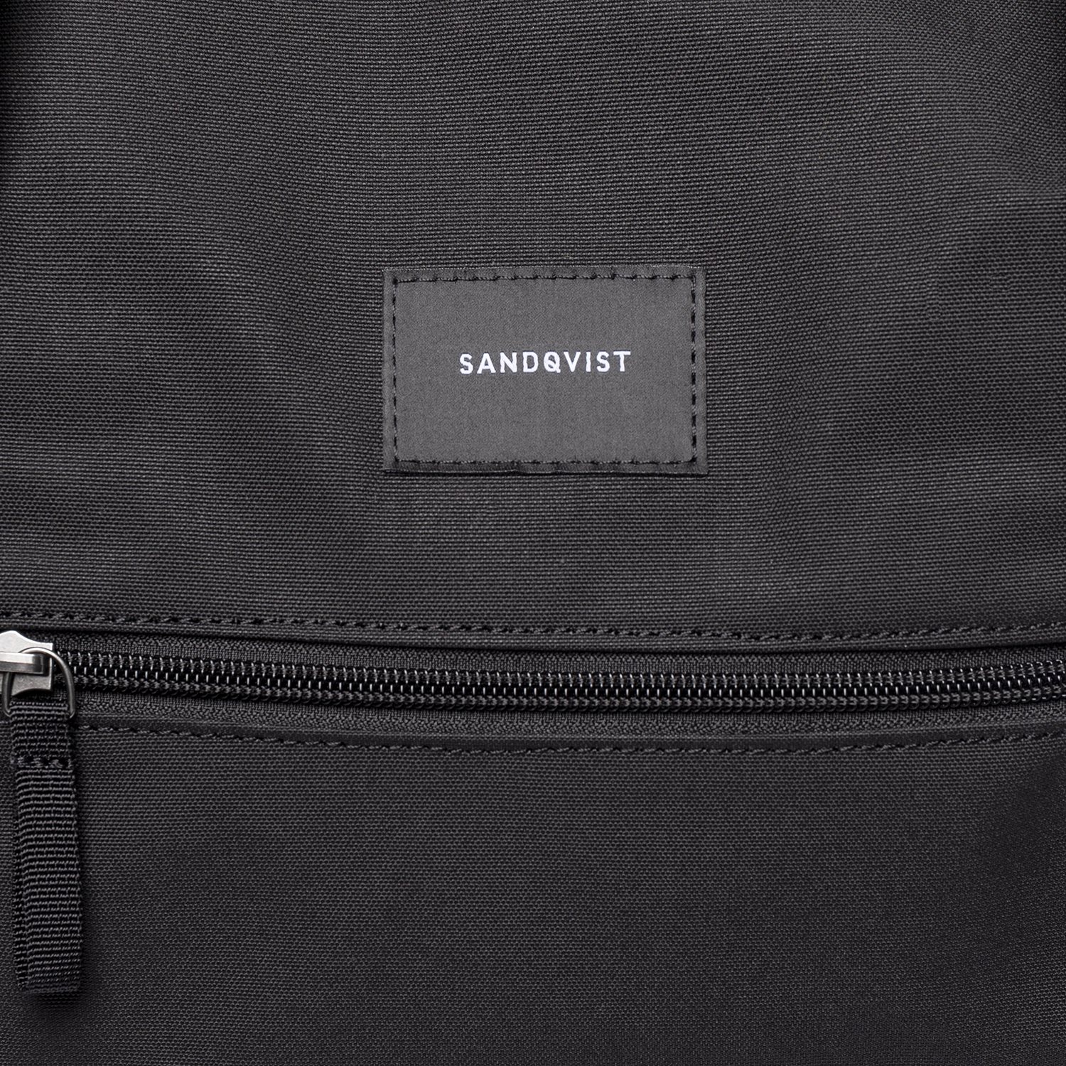 Sandqvist Sture black with black webbing