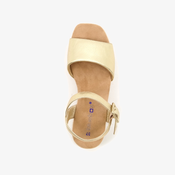 Blue Box dames sandalen met sleehak goud