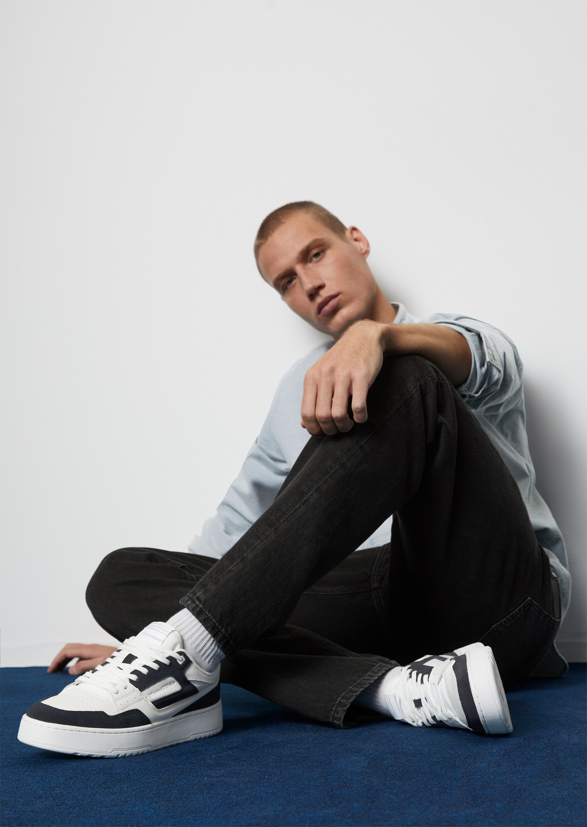 Sneaker aus Rindleder-Mix