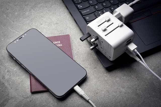 Fixed World 65W rejseadapter (hvid)