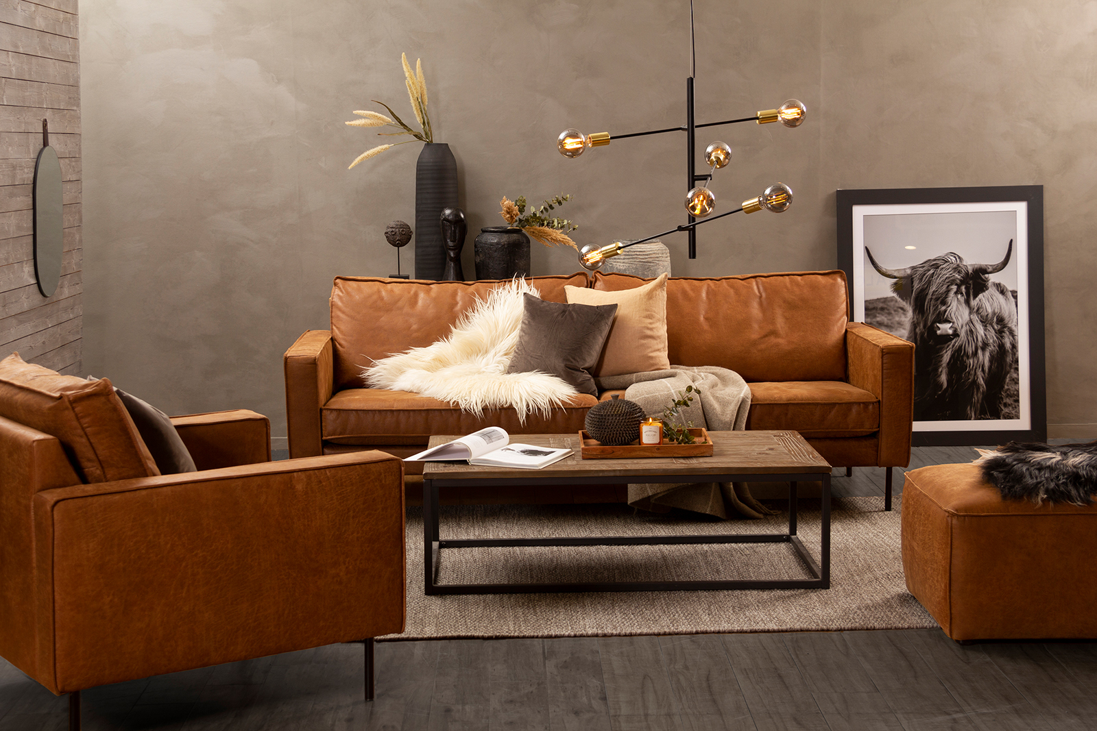 Westin 3,5-seter I Colorado Cognac (70% hud og 30% polyester) med sorte ben