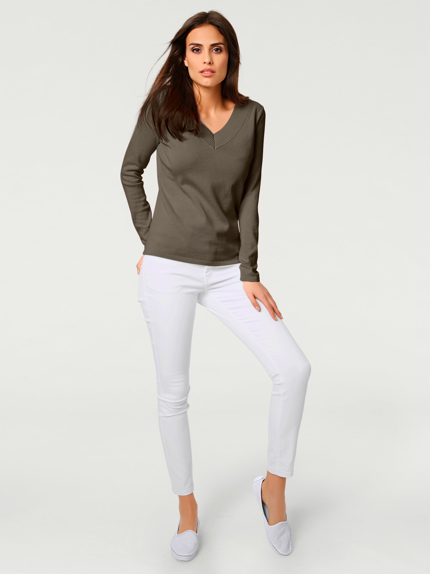 Joli pull basique à encolure en v