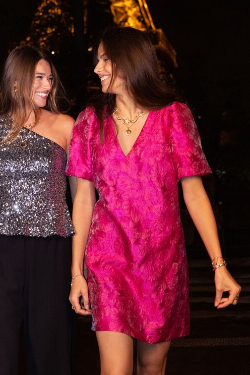 Roze jacquard jurk met pofmouwen