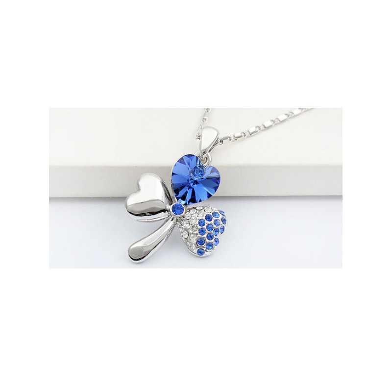 Collier Trêfle Ã 3 feuilles orné de Cristal bleu de Swarovski