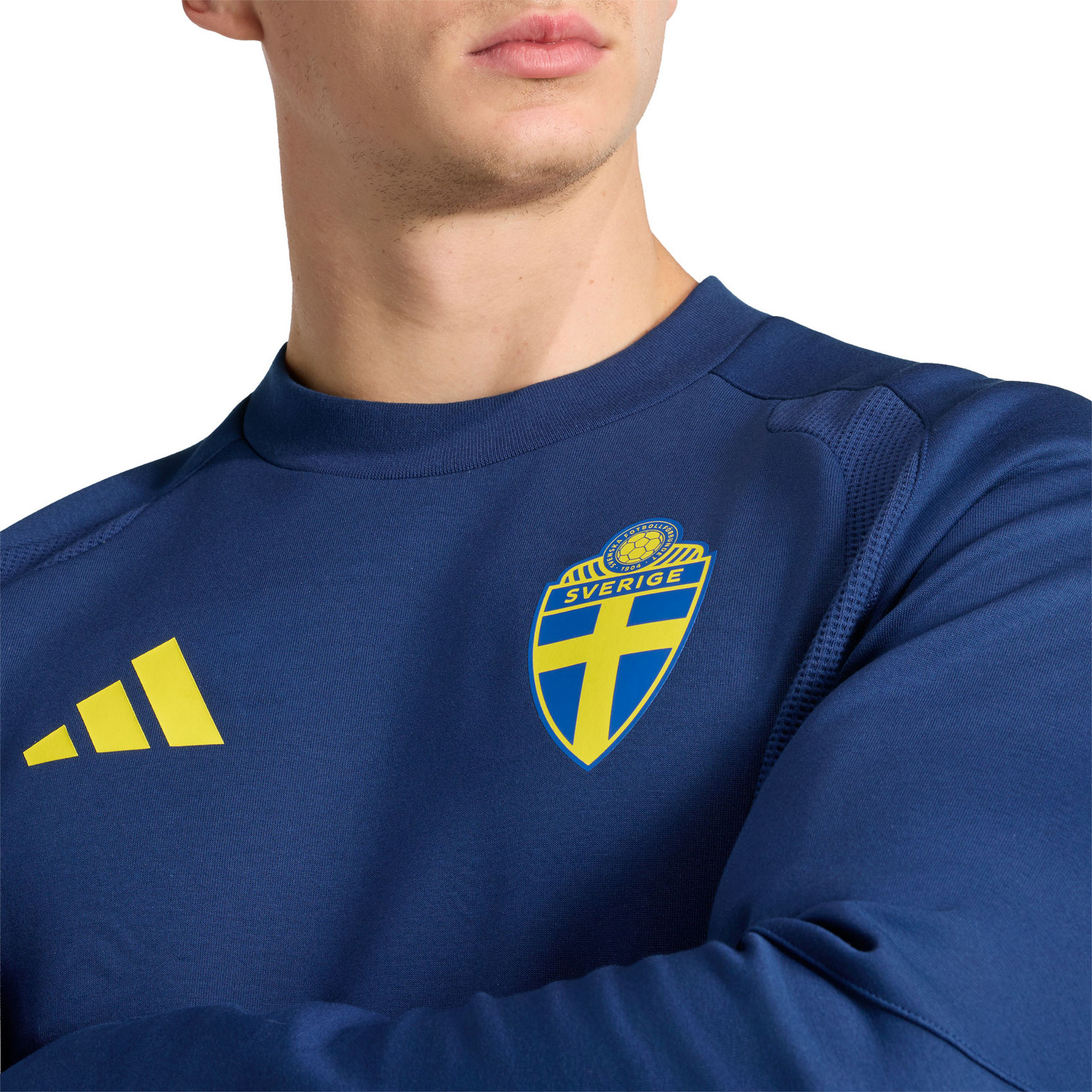 adidas Zweden Tiro Travel Crew Top WK 2026