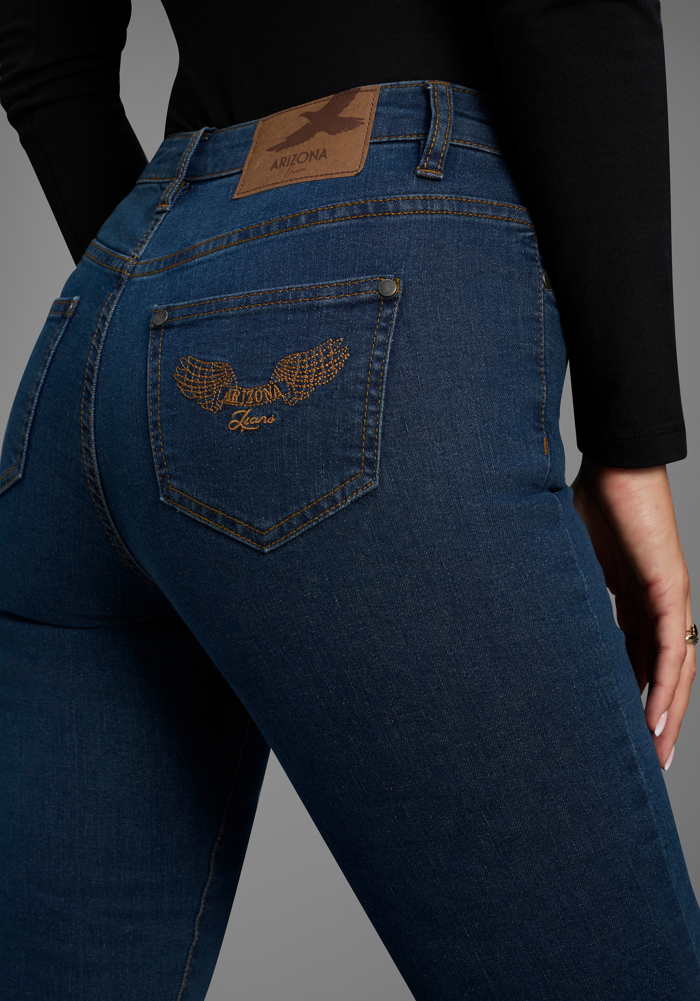 Arizona Bootcut-Jeans »Comfort-Fit«, ausgestellte Beinform,  mit Eingrifftaschen,  High-Waist