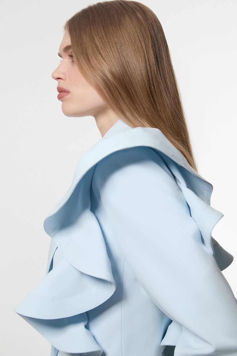 KarenMillen Blazer court ajusté à simple boutonnage avec volants dramatiques