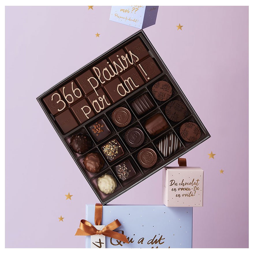 Boite nouvel an rose 15 chocolats assortis et tablette de chocolat lait ou noir