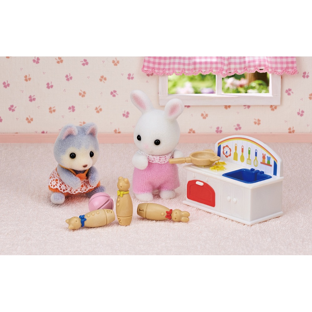 Sylvanian Families Spielzeugkiste Schneehase & Panda-Babys