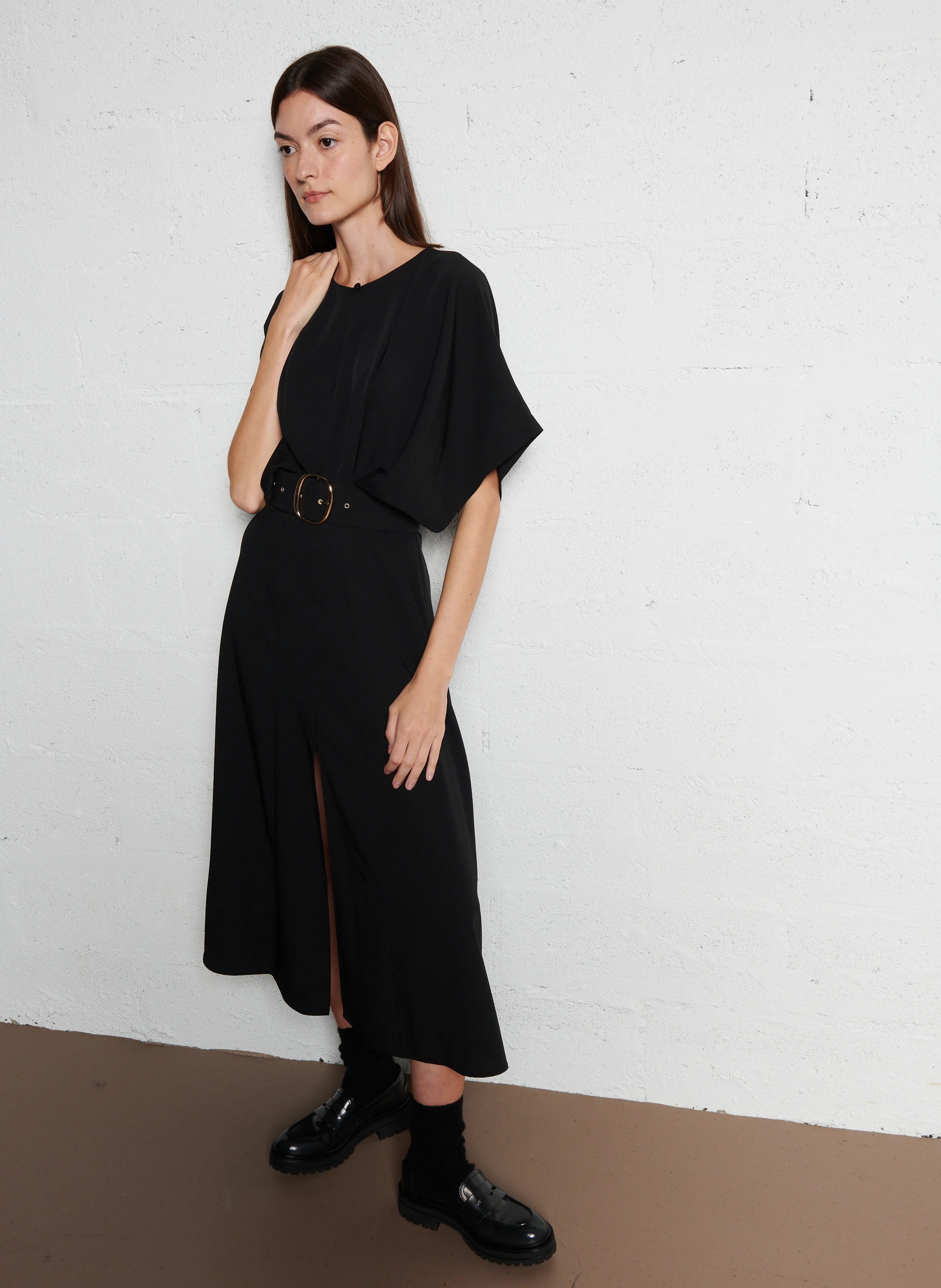 Robe longue col rond ceinturée | Noir