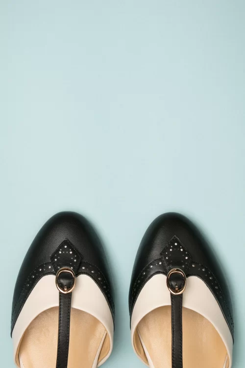 Charlie Stone Parisienne t-strap flats in zwart en crème