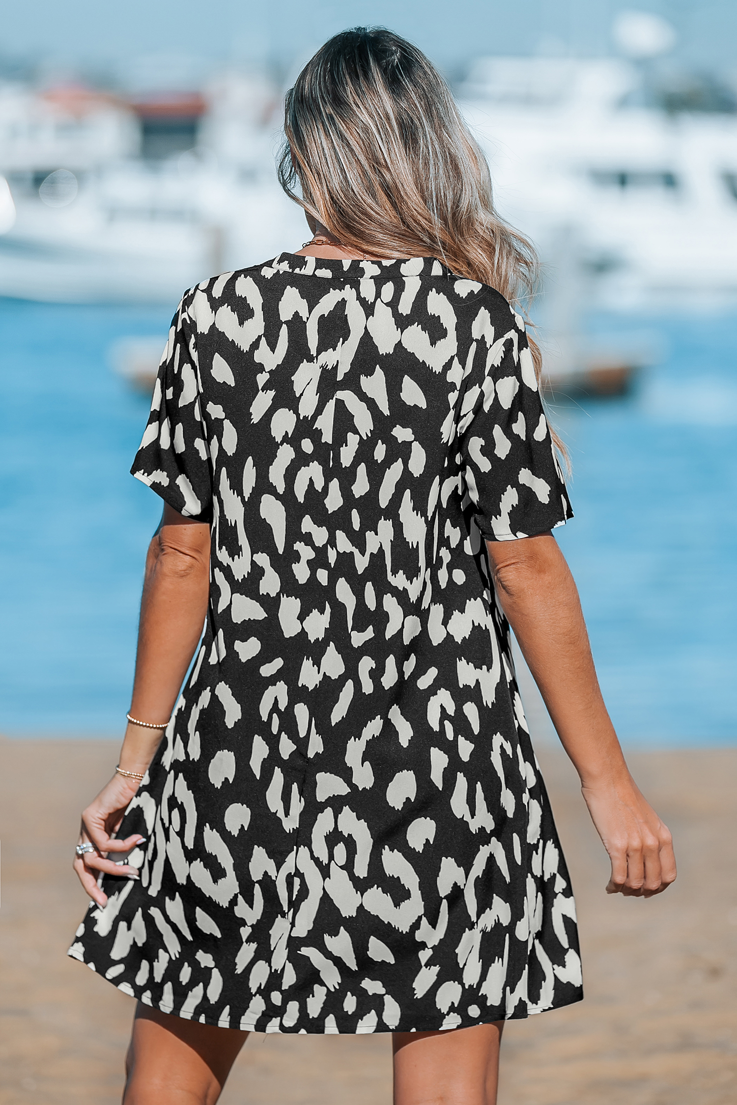 Robe mini à imprimé animal noire et blanche