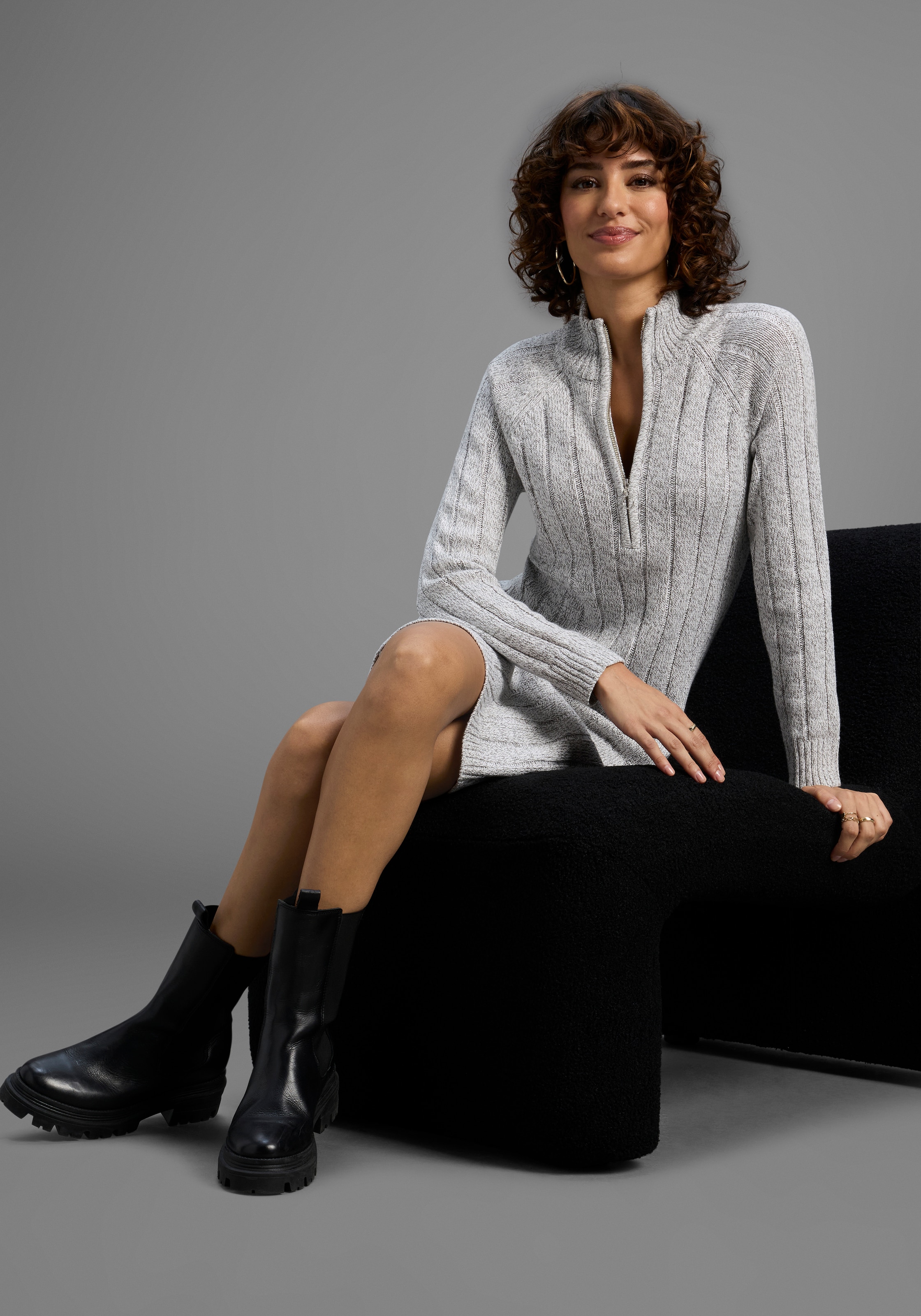 Laura Scott Strickkleid Ohne Tasche | Ohne Taschen mit Troyer-Ausschnitt in Rippstrick - NEUE KOLLEKTION