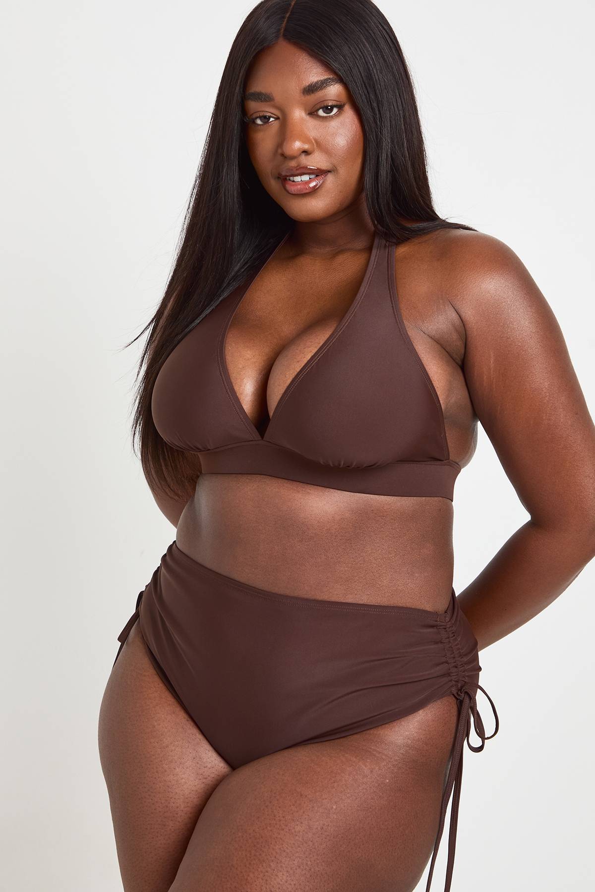 boohoo Ensemble Bikini Grande Taille Avec Contrôle Du Ventre Taille Haute Et Décolleté Plongeant