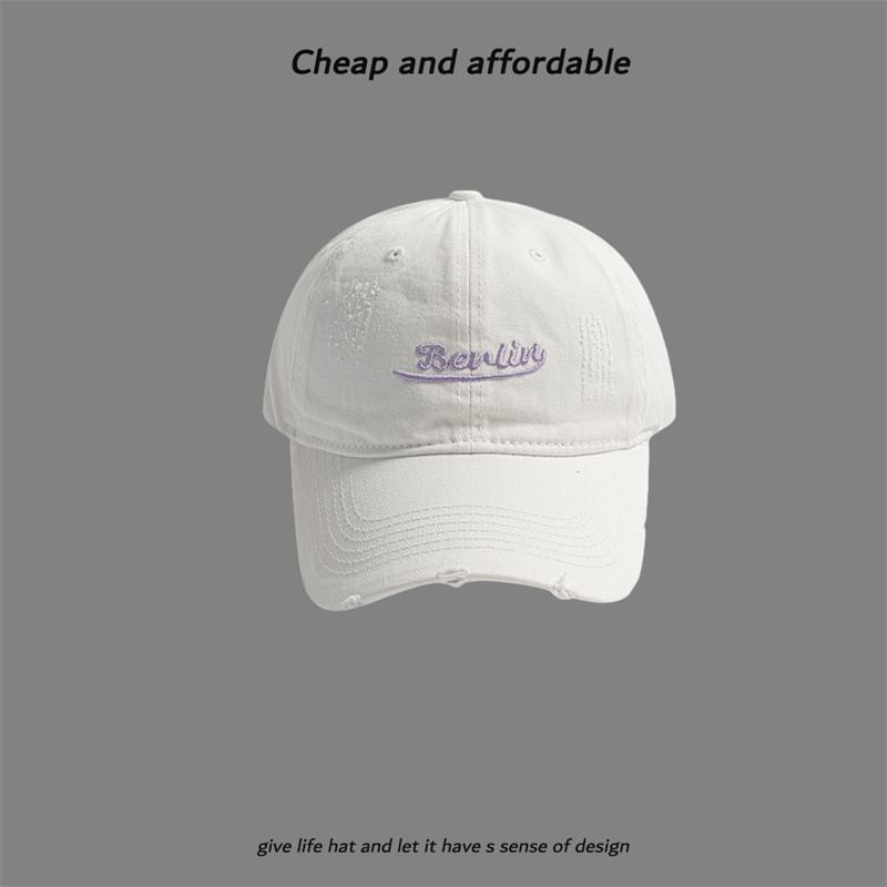 Oktokki - Letter geborduurde pet met distressed patroon