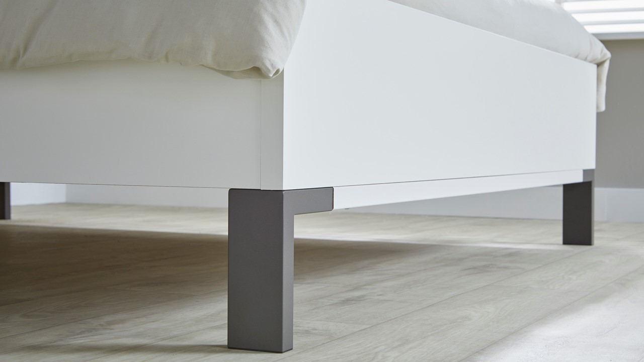 Bed Ragnar met hoofbord hout wit
