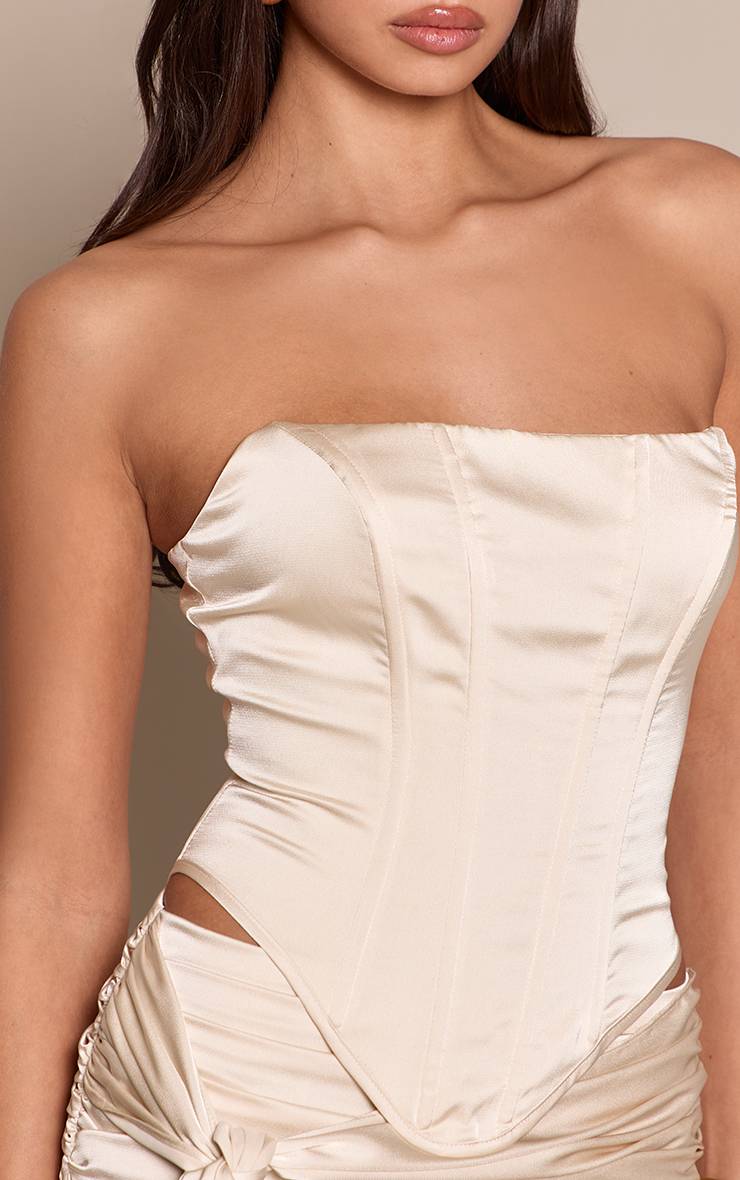 Crème Corset À Ourlet Plongeant En Satin