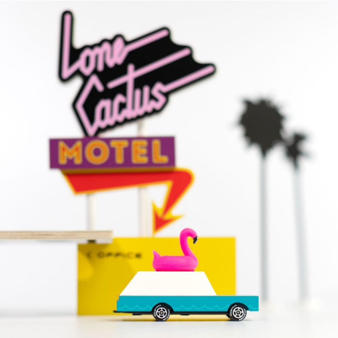 Candylab candycar flamingo wagon