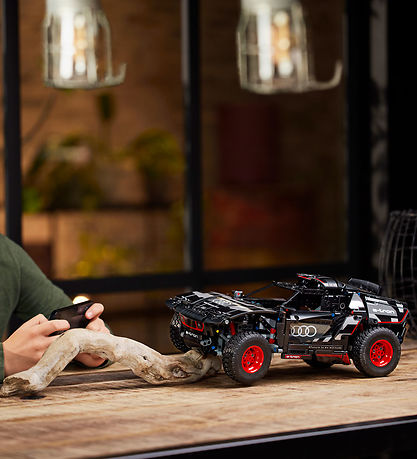 LEGO® Technic - Audi RS Q e-tron 42160 - 914 Teile