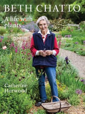 Beth Chatto: A life with plants (Hardback)