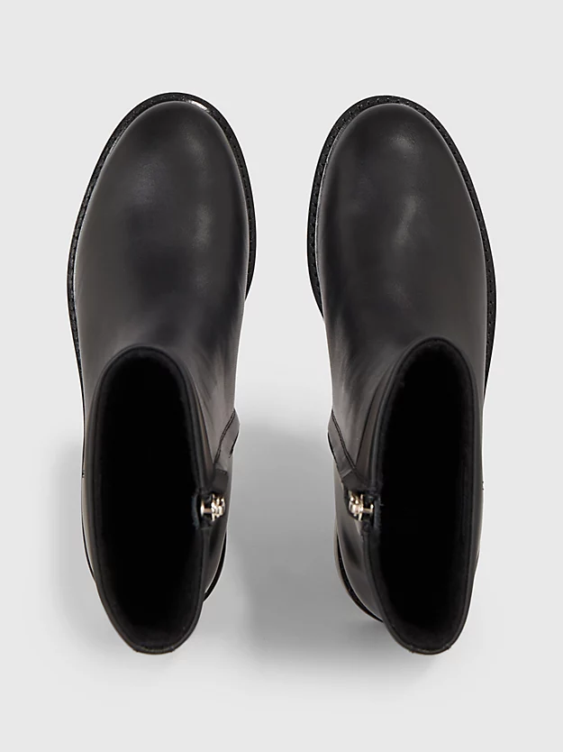 botas de couro até o tornozelo