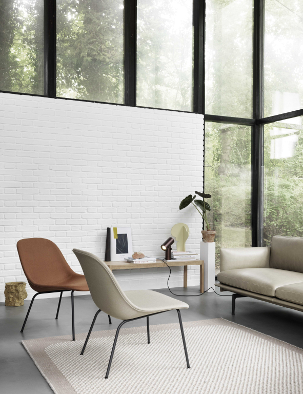 Muuto Fiber Tube fauteuil Silk Leather cognac