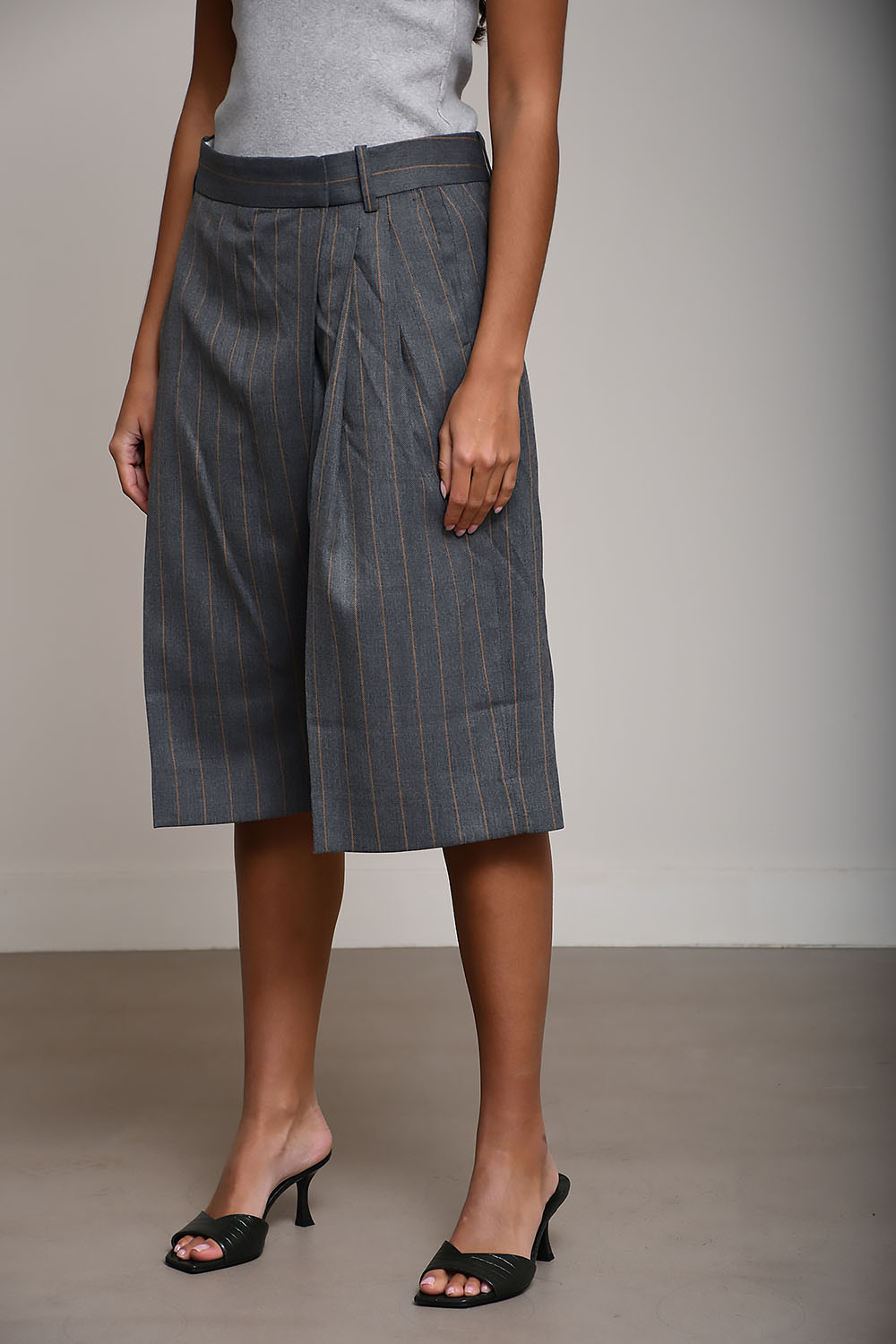 Wool stripe wrap shorts