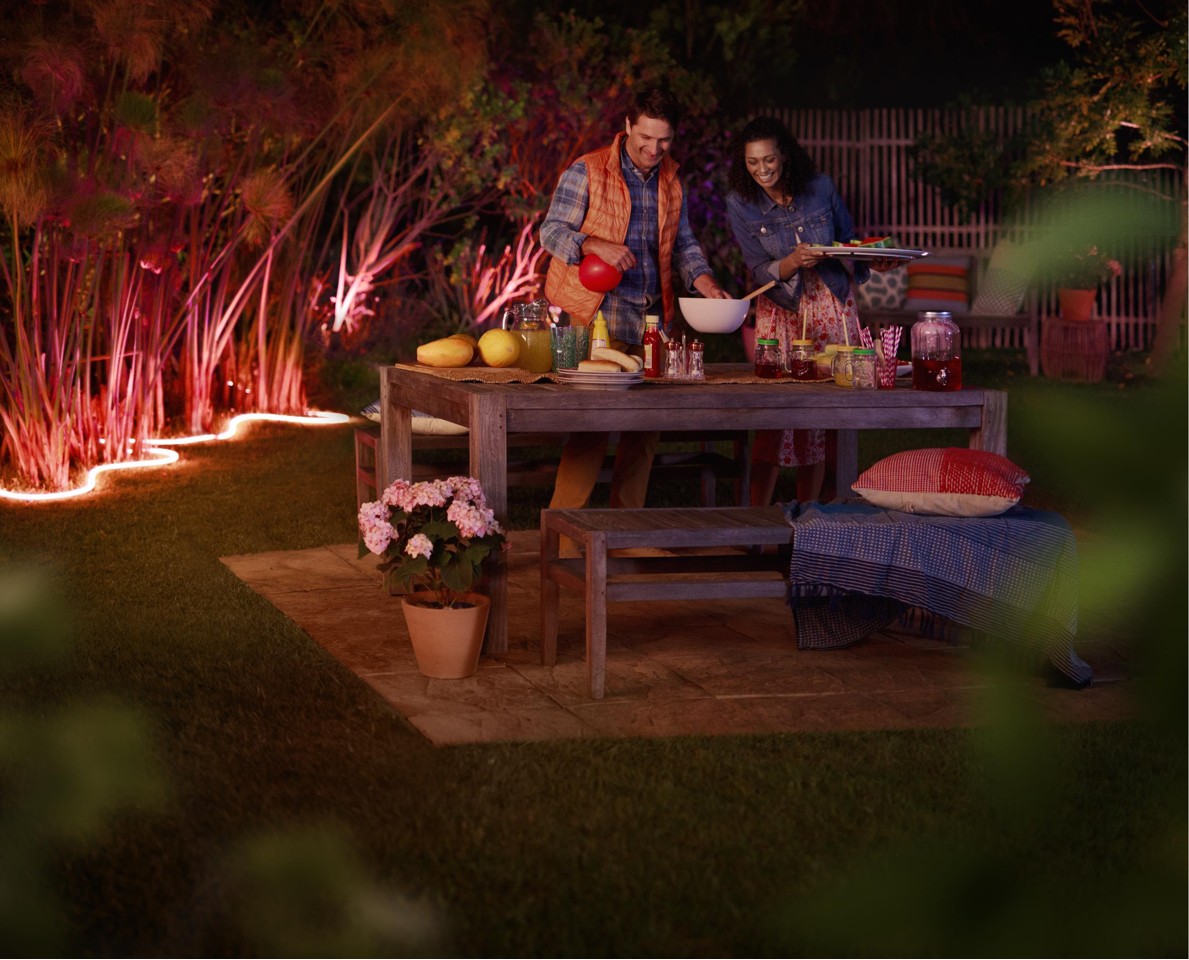 Philips Hue - Lightstrip Udendørs 2m - Hvid & Farve Ambiance