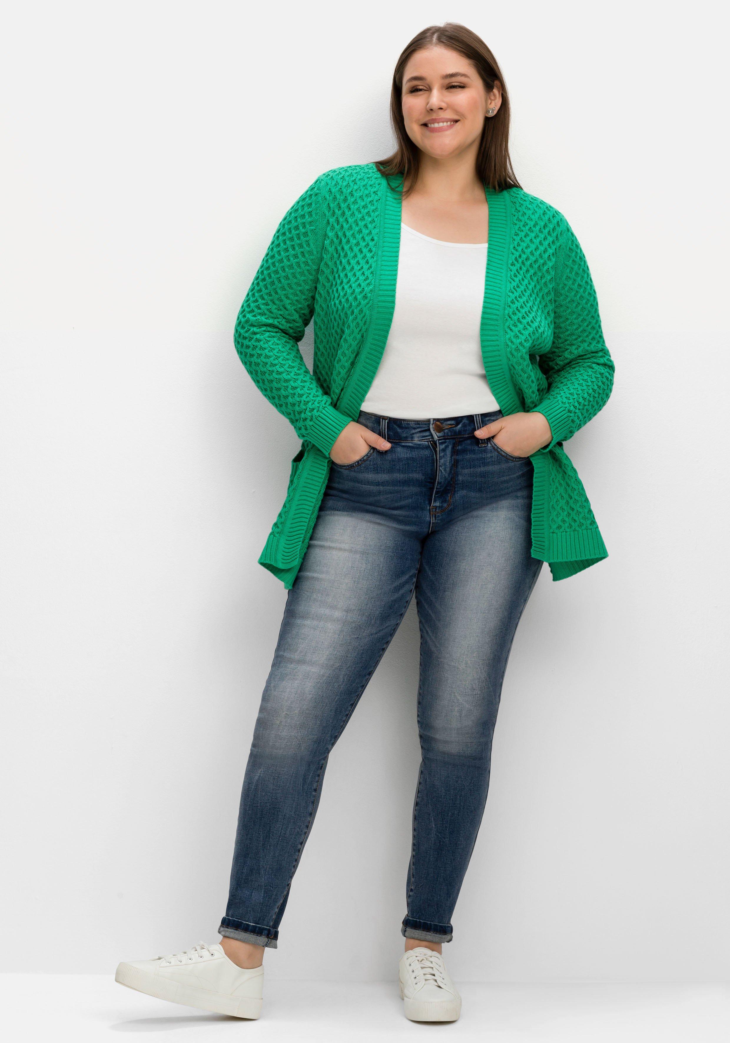 Strickjacke in Wabenstruktur, in leichter A-Linie